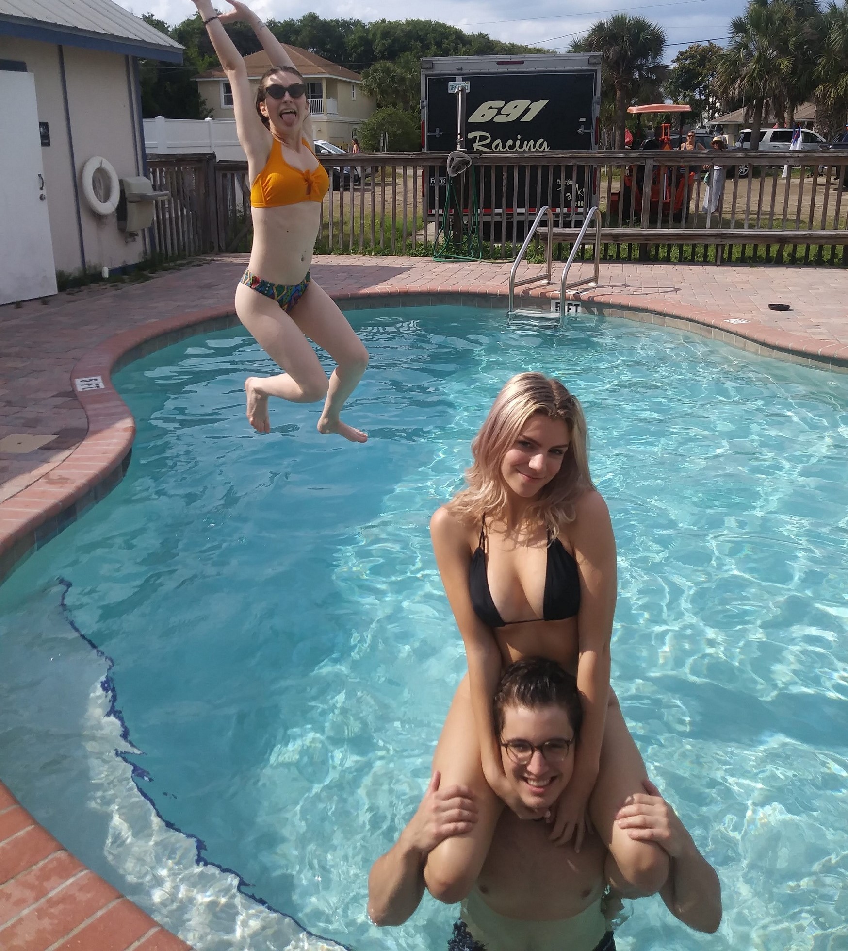 27062_1696882647.jpg